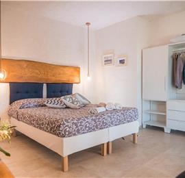 2 bedroom villa with infinity pool, near Alcamo, sleeps 4-5